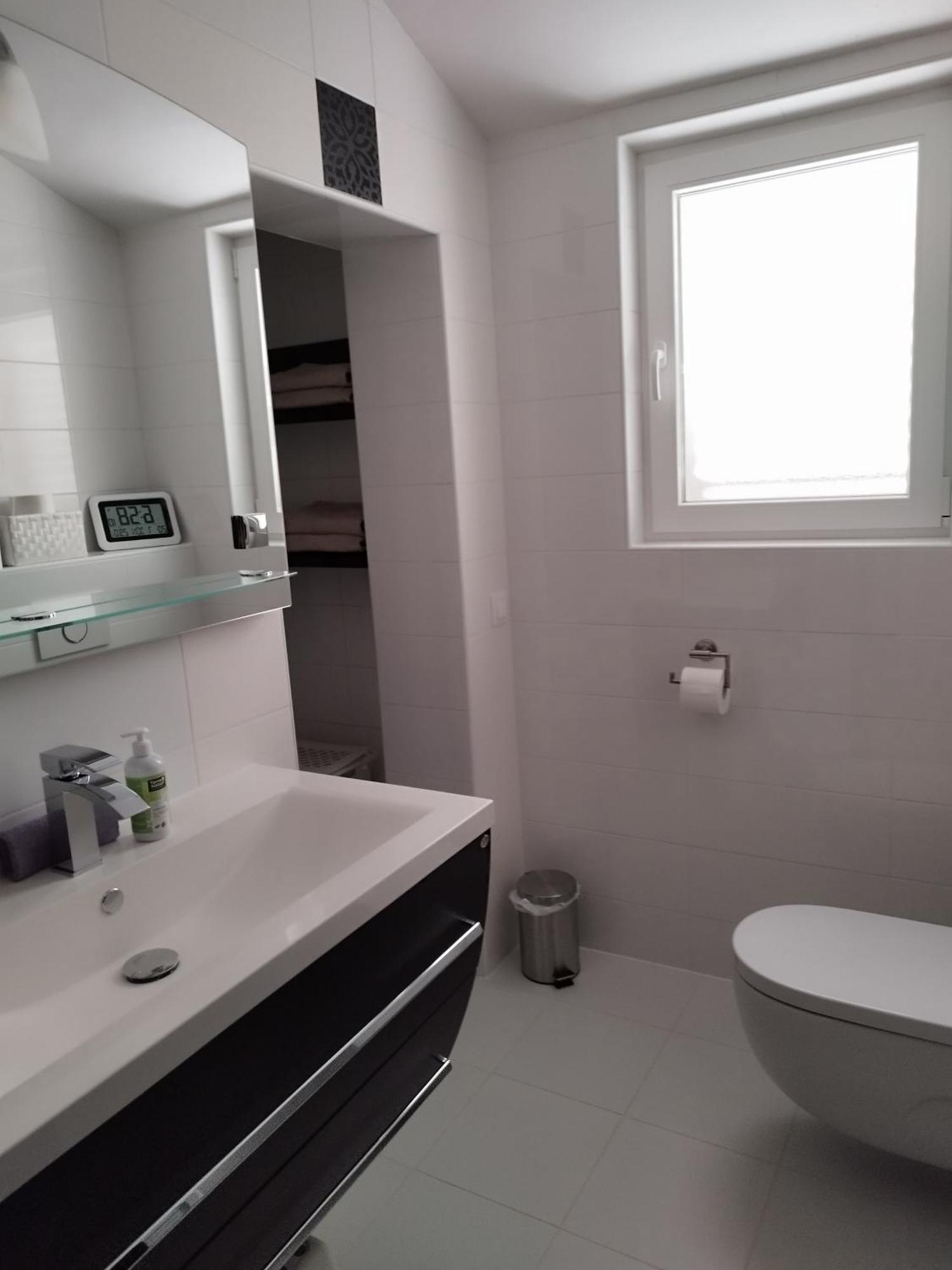 Ferienwohnung Am Sandstrand Omiš Dış mekan fotoğraf